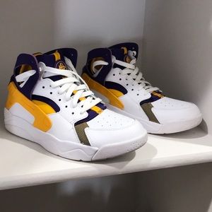 Youth Size 7 Lebron Nike Huaraches.